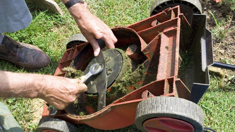 How To Fix A Noisy Lawnmower - Lawnmower Reshaping Blade