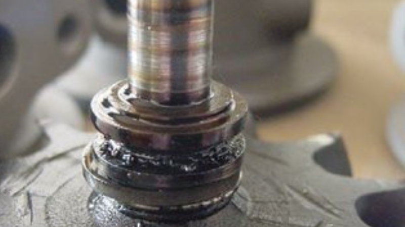 Why Is My Lawnmower Making Loud Noise - Lack Of Oil For Shaft Bearings