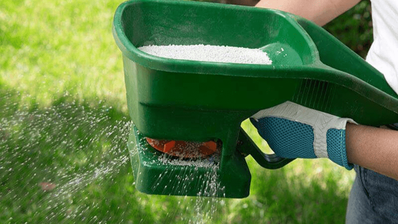 Can I Use A Hand Spreader For Weed And Feed