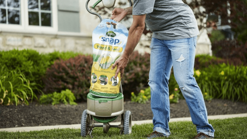 How To Spread Weed & Feed In Your Lawn?